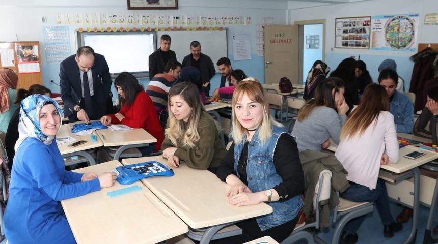 Hakkari&rsquo;deki &ouml;ğretmenlere at&ouml;lye eğitimi