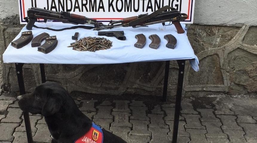 Ağrı&rsquo;da ka&ccedil;ak silah operasyonu