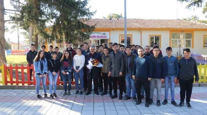 Başkan &Ouml;zg&uuml;ven, gen&ccedil;lerle buluştu