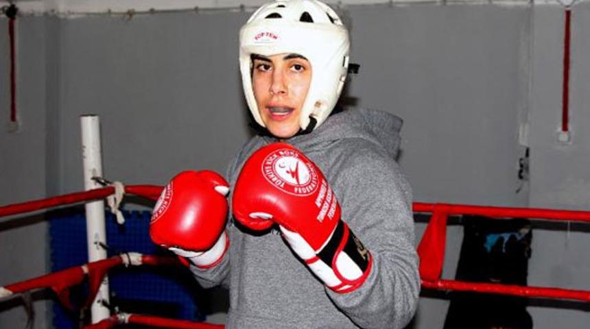 Milli kick boks&ccedil;u Zeynep'in hedefi d&uuml;nya şampiyonluğu