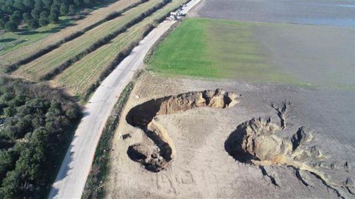 İzmir’de düdenlerin oluştuğu bölge trafiğe kapatıldı  G4
