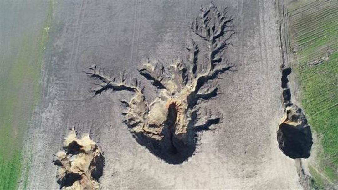 İzmir&rsquo;de d&uuml;denlerin oluştuğu b&ouml;lge trafiğe kapatıldı 