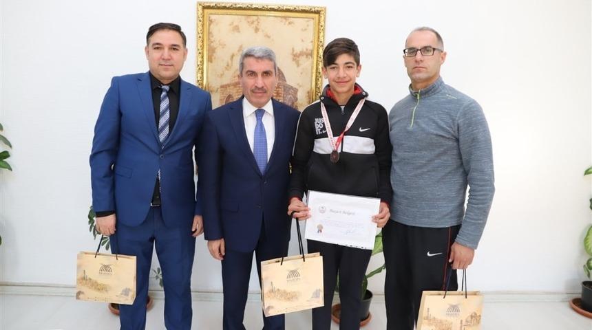 Kızıltepeli &Ouml;zmen krosta T&uuml;rkiye d&ouml;rd&uuml;nc&uuml;s&uuml; oldu