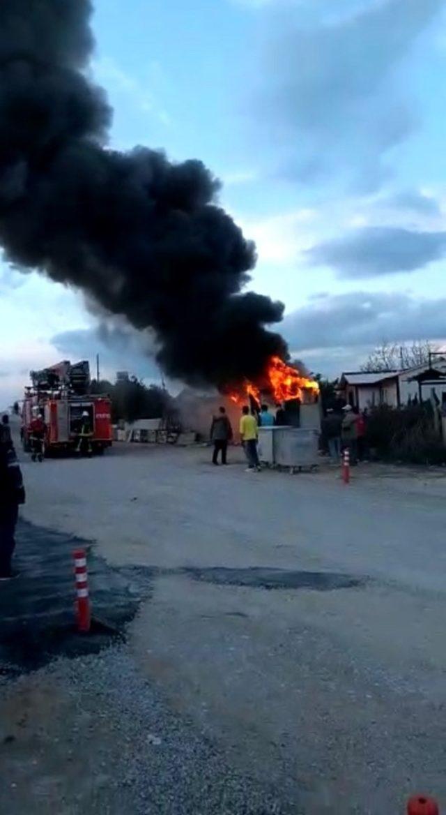 Manavgat’ta konteyner yangını
