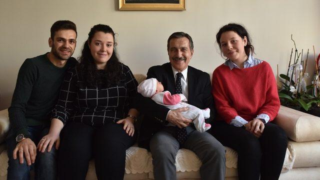 Başkan Ataç Nilhan bebeğe ’hoş geldin’ dedi