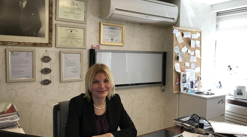 Prof. Dr. Emel Canbay: "Karnı şişti denilerek &ouml;lmesi beklenen hastaların y&uuml;zde 60&rsquo;ı yaşayabilir"