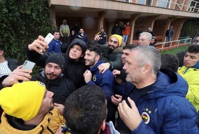 Fenerbahçeli taraftarlardan derbi öncesi ziyaret