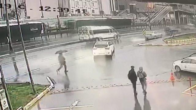 Haramidere'deki metrobüs kazası kamerada