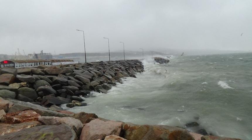 Bandırma&rsquo;da şiddetli fırtına