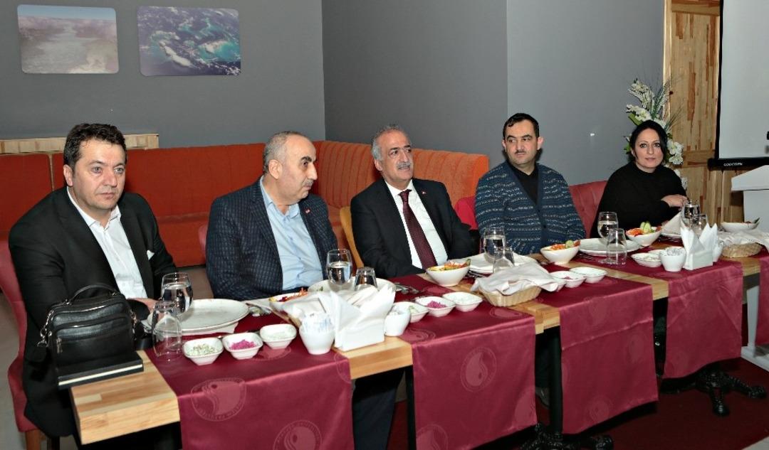 Rekt&ouml;r &Ccedil;omaklı, İhlas Haber Ajansı y&ouml;neticileriyle bir araya geldi