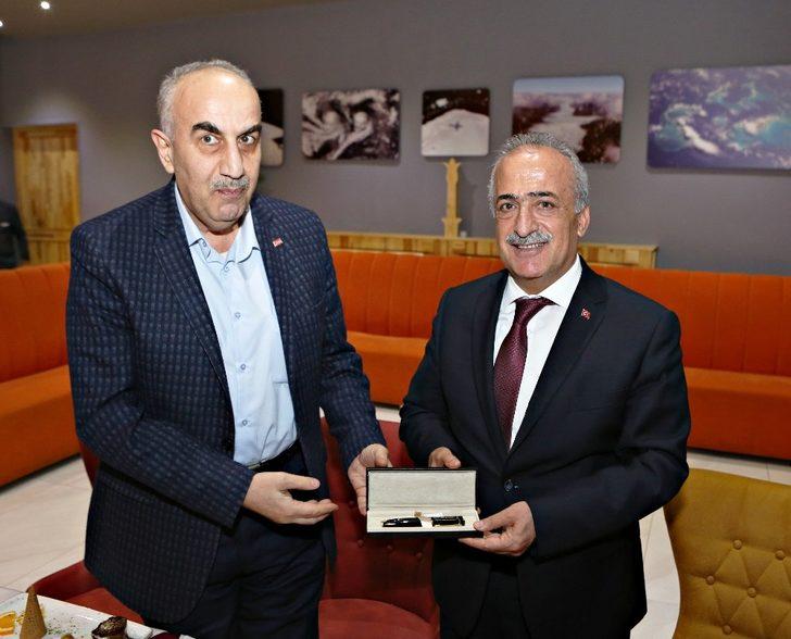 Rektör Çomaklı, İhlas Haber Ajansı yöneticileriyle bir araya geldi G4