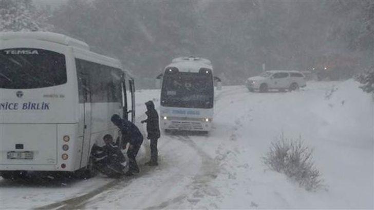 Onlarca sürücü Kazdağları'nda mahsur kaldı  G3