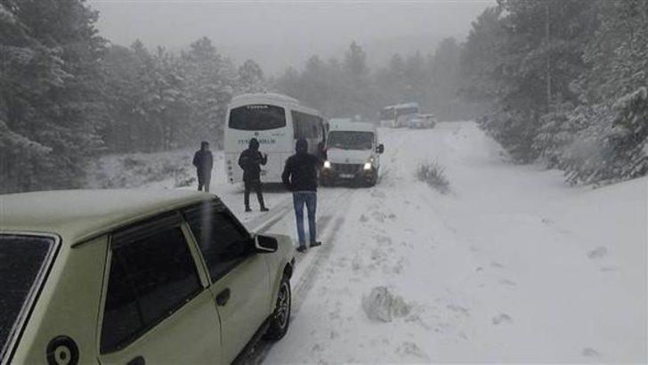Onlarca sürücü Kazdağları'nda mahsur kaldı  G4
