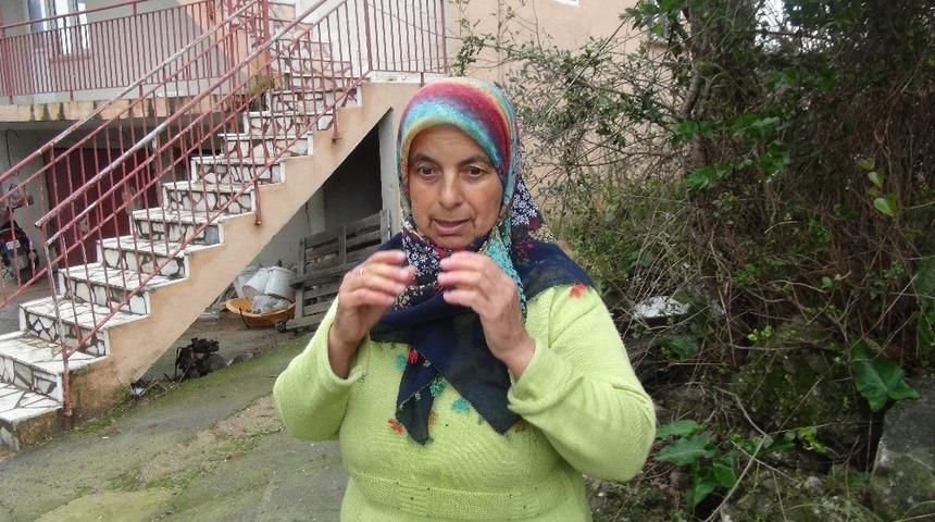 Dolandırıcıyla telefonla konuşurken &ccedil;alan kapıyı a&ccedil;ınca şok oldu