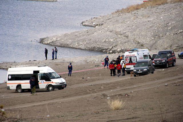 Ahmet, kıyısında kamp kurduğu baraj gölünde boğuldu