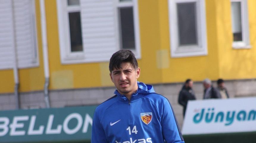 İstikbal Mobilya Kayserispor Nurettin Korkmaz ile 2,5 yıllık sözleşme imzaladı