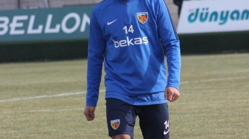 İstikbal Mobilya Kayserispor Nurettin Korkmaz 2,5 yıllık sözleşme imzaladı
