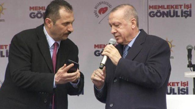 Gelen telefonu görünce Cumhurbaşkanı Erdoğan konuşmasına ara verdi
