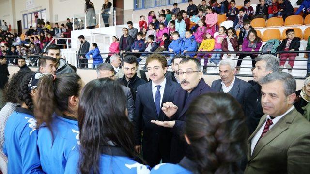 Başkan Çelik, spor malzemesi dağıtım törenine katıldı