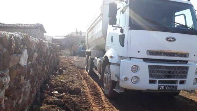 Aşağıkuzfındık’da yollar iyileştiriliyor