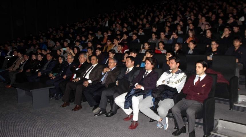 Tekden öğrencileri Kafkaslar’dan sürgünü oynadı