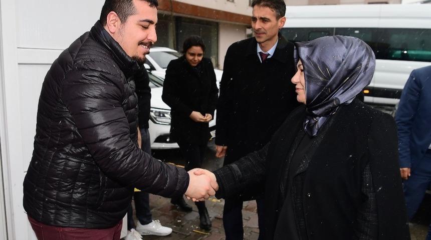 Av. Şeyma D&ouml;ğ&uuml;c&uuml;, kar kış demeden &ccedil;alışmalarına t&uuml;m hızıyla devam ediyor