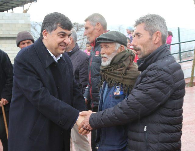 Başkan Fadıloğlu’ndan 10 mahalleye futbol sahası sözü