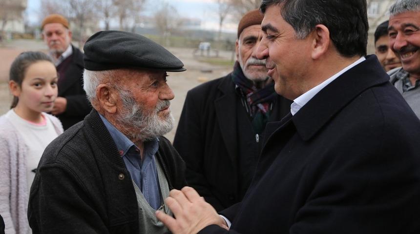 Başkan Fadıloğlu&rsquo;ndan 10 mahalleye futbol sahası s&ouml;z&uuml;