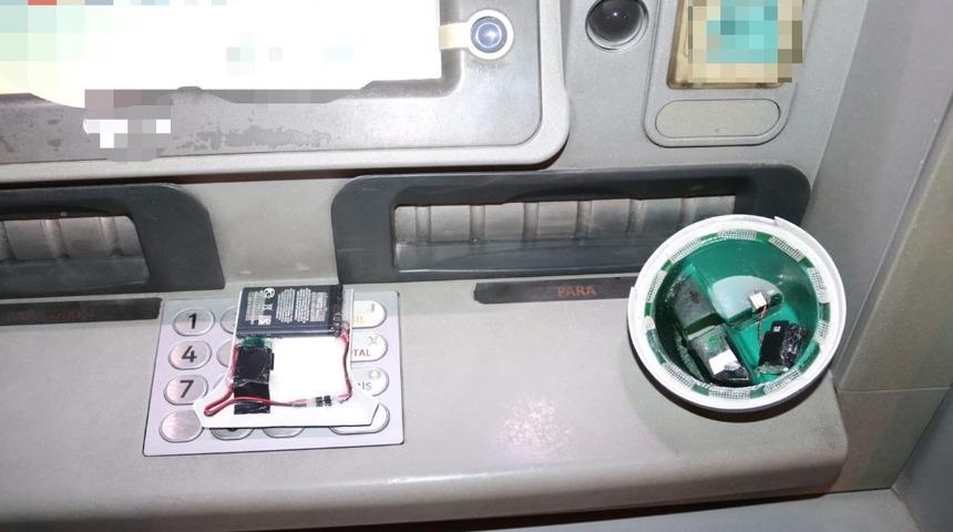 ATM&rsquo;ye kart kopyalama d&uuml;zeneği yerleştiren 2 kişi tutuklandı