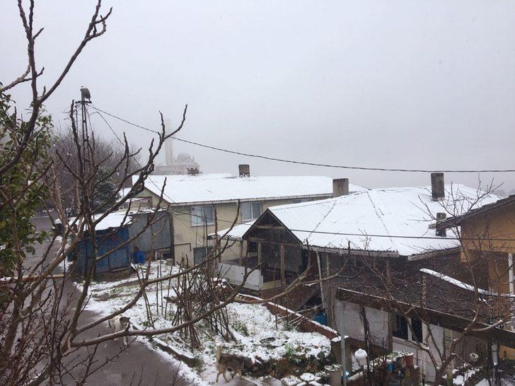 İstanbul'da kar yağışı devam ediyor! Sıcaklık sıfır derece G5