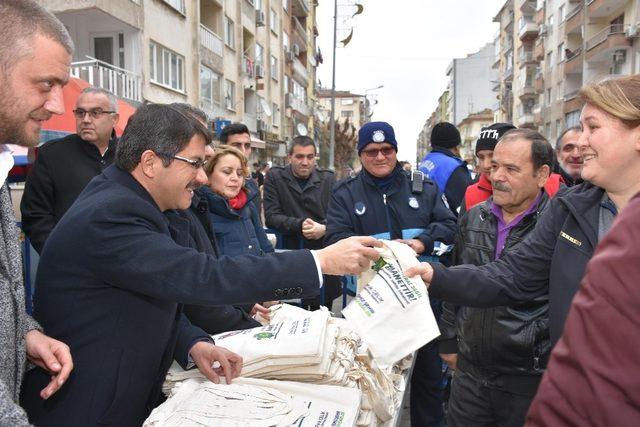 Şehzadeler Belediyesinden 2 bin adet çevreci çanta