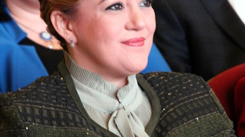 Milletvekili Ceyda &Ccedil;etin Erenler: "G&ouml;n&uuml;lden &ccedil;alışırsak, her g&ouml;n&uuml;lde AK Parti sevdası yeşertebiliriz"