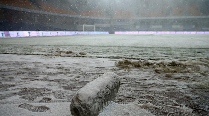 Galatasaray'dan Başakşehir'e kar g&ouml;ndermesi!