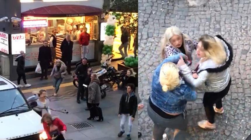Cadde bir anda karıştı! Kadınlar birbirine girdi!