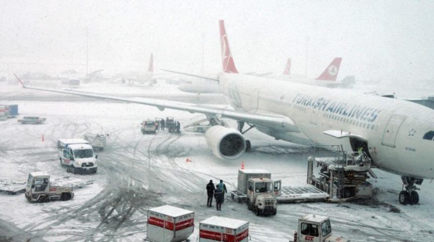 Hava trafiğine kar engeli! İptal edilen seferler var!