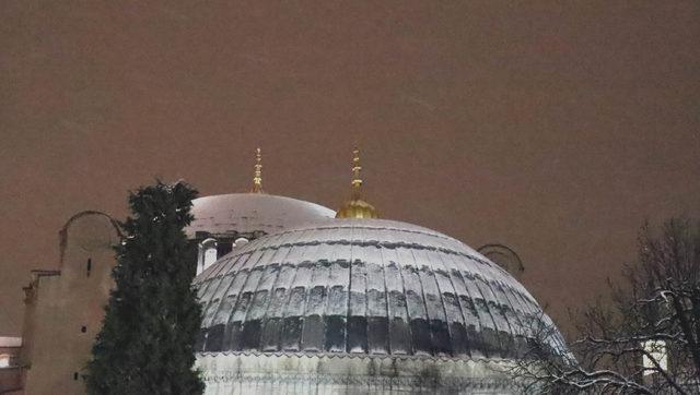 İstanbul'da büyüleyici kar manzaraları