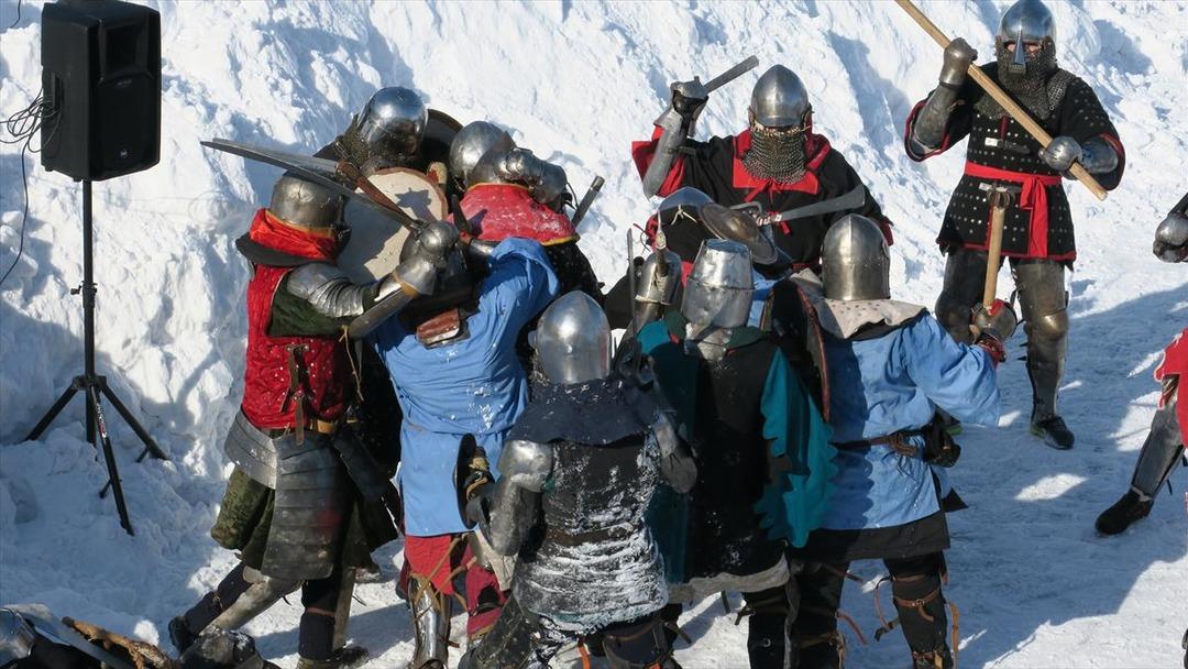 Kazakistan'da Orta &Ccedil;ağ savaş teknikleri g&ouml;sterisi 