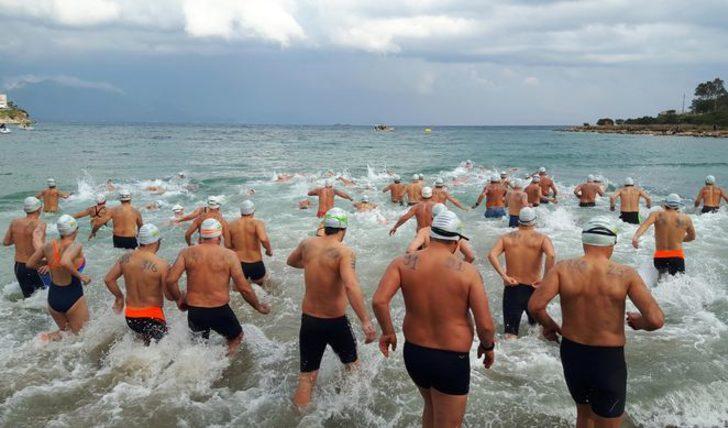 Sokak hayvanları için denize girdiler  G4