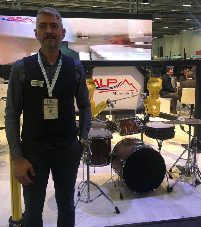 Bateri &ccedil;alan robotun konseri, izleyenleri şaşırttı 3