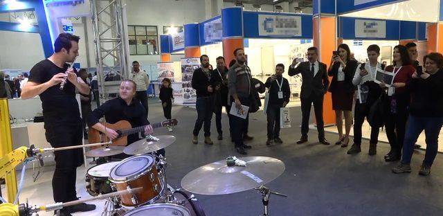 Bateri &ccedil;alan robotun konseri, izleyenleri şaşırttı 4