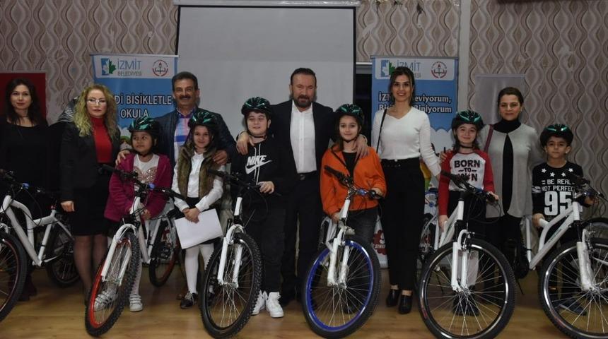 İzmit&rsquo;te &ouml;ğrenciler bisikletlerine kavuştu