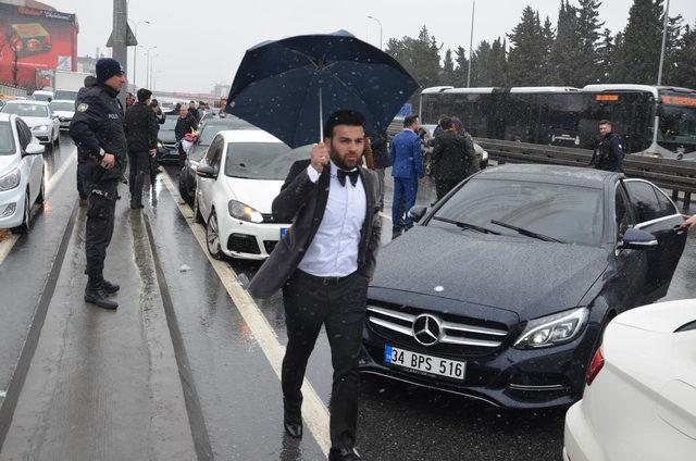 Düğün konvoyundan havaya ateş açıldı, polis alarma geçti