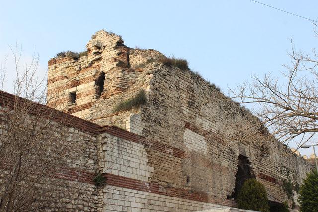 Ergün Turan açıkladı;Tarihi surlara millet bahçesi