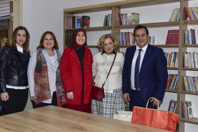 Zeytinli Ortaokulu’na yaptırılan kütüphane açıldı