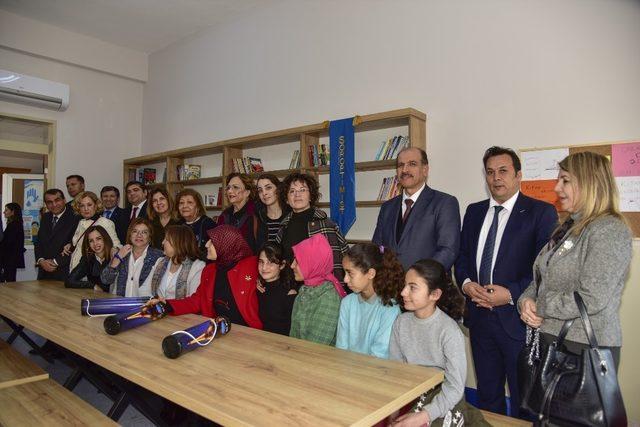 Zeytinli Ortaokulu’na yaptırılan kütüphane açıldı
