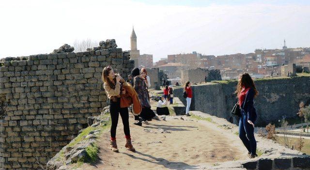 Yasak dinlemeyen vatandaşlar ölüme yürüyor