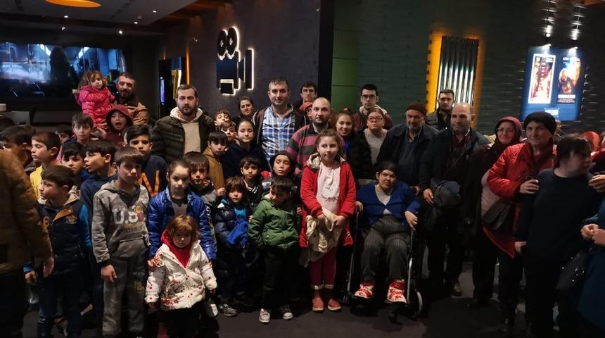 Ülkü Ocaklarından çocuklara sinema keyfi