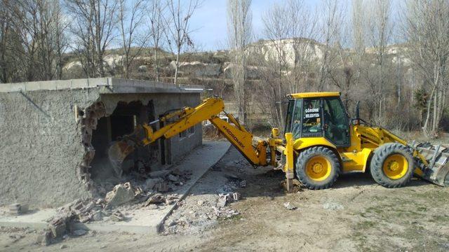 Kapadokya’da kaçak yapıların yıkımı devam ediyor