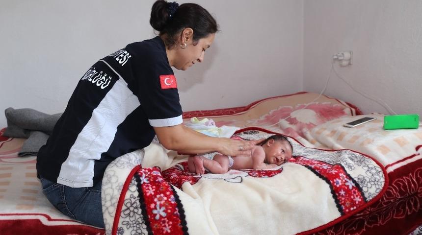 Burhaniye Belediyesi yeni anneleri yalnız bırakmadı