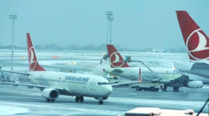 İstanbul'da çok sayıda uçuşa kar engeli